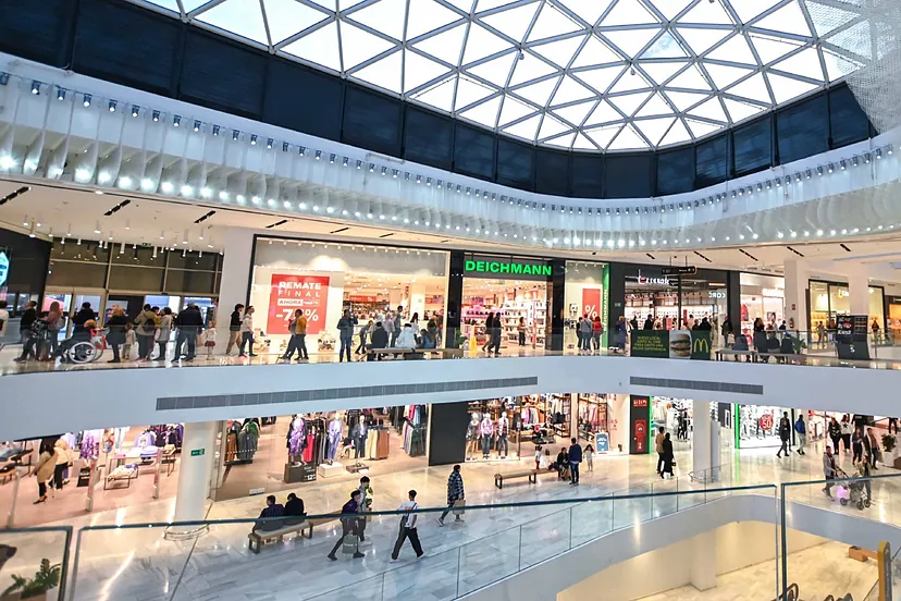 CaixaBank financia con 77 millones a los compradores del centro comercial La Salera